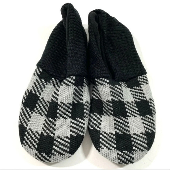 NWOT Gap Mens Gripper Sock Slippers Black Grey Plaid - Picture 1 of 3
